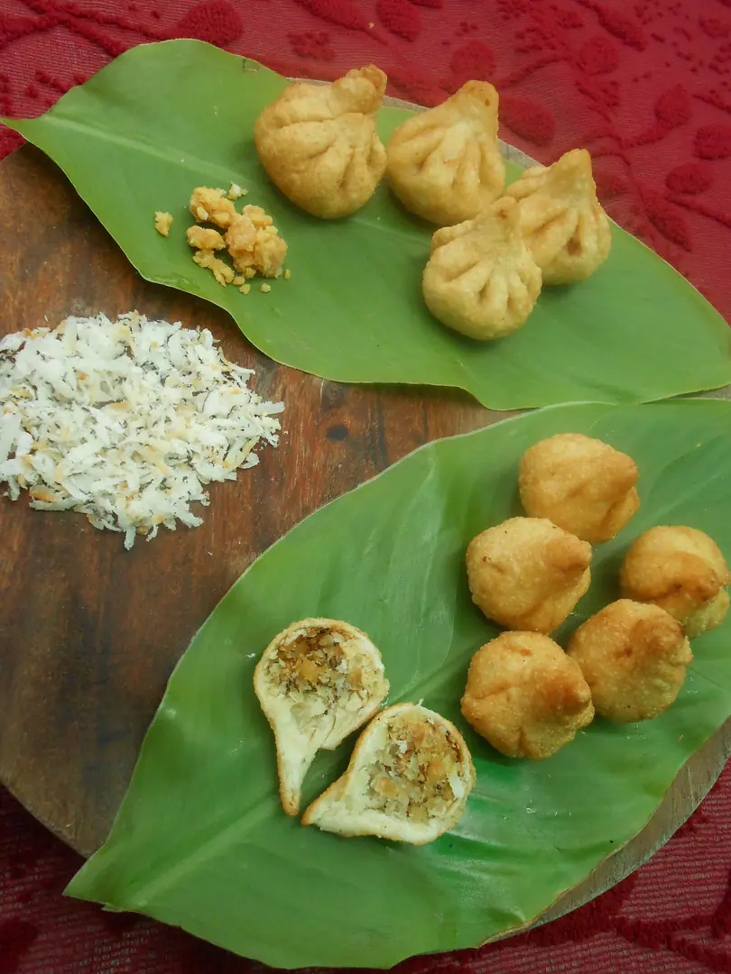 Gud khobra modak